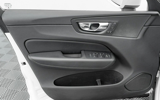 Volvo XC 60 cena 119850 przebieg: 210829, rok produkcji 2018 z Brzesko małe 742